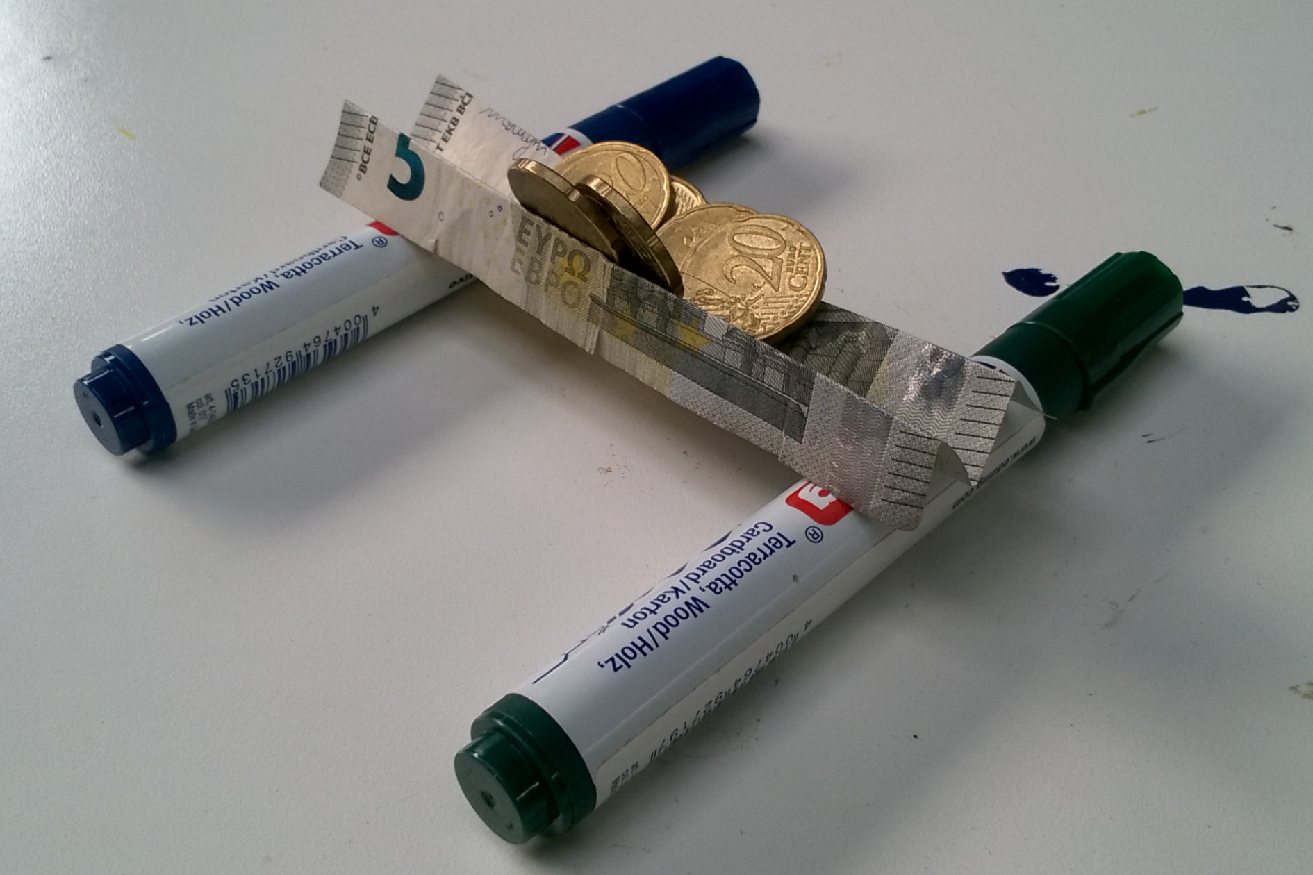 How can you fold the banknote such that it can carry a load of many coins?
