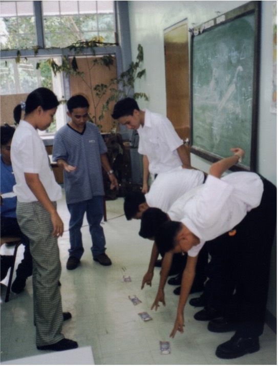 Impossible to pick up the money when heels touch the wall, in the photo the heels do not.
